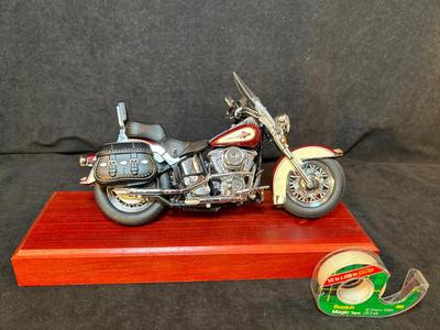 Lot 9. Franklin Mint Heritage Bike