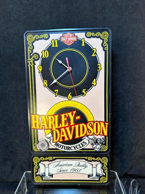 Lot 19. Lighted Clock