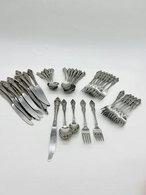 ONEIDA Flatware -48 Pieces