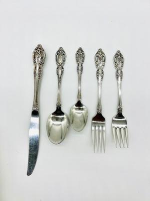 ONEIDA Flatware -48 Pieces