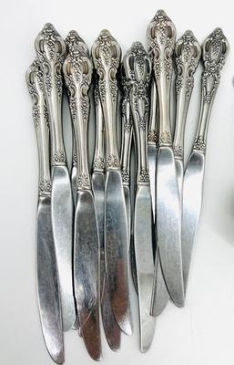 ONEIDA Flatware -48 Pieces