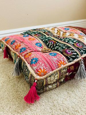 13 Decorative Accent Pillows Lot