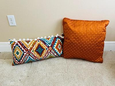 13 Decorative Accent Pillows Lot