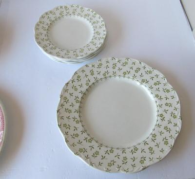 Lot of Vintage Plates: Iriquois China Grill Plate, Syracuse China Small Plates, Meakin Forget Me Not Plates
