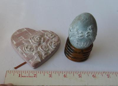 Older Isabel Bloom Heart Plaque and Lamb Theme Egg in Plastic Holder