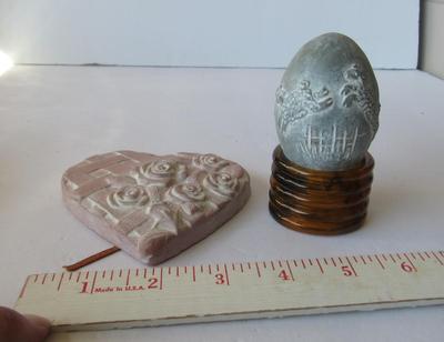 Older Isabel Bloom Heart Plaque and Lamb Theme Egg in Plastic Holder