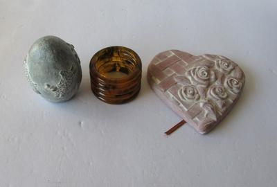 Older Isabel Bloom Heart Plaque and Lamb Theme Egg in Plastic Holder