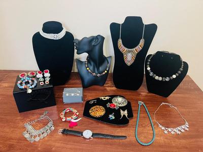 Mixed Jewelry Lot Of 28 Pieces