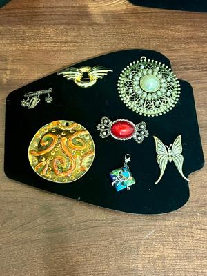 Mixed Jewelry Lot Of 28 Pieces