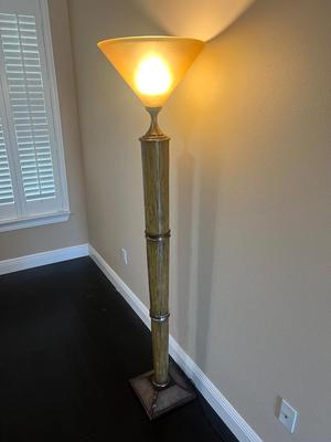 Floor Lamp *READ DETAILS*