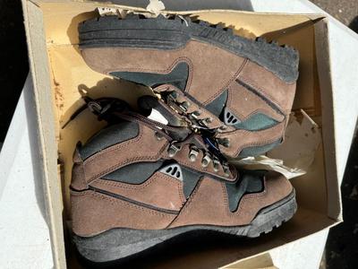 LIKE NEW Merrel Boots Size 11 #111