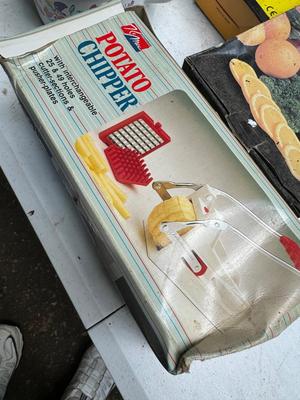 Vintage Kitchen Pots and Appliances #95