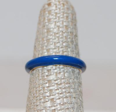Size 7 Blue Enamel Ring with Solitaire Gold-Circled Clear Stone (3.1g)
