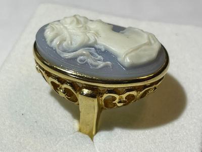 Vintage Mid-Century Modern Faux Wedgwood Style Fashion Ring Size 5.75 in VG Preowned Condition as Pictured.