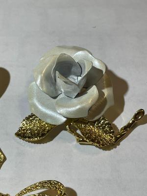 3-Vintage Mid-Century Modern Fashion Pin/Brooches in VG Preowned Condition as Pictured.
