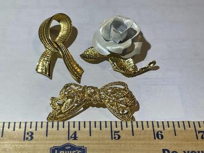 3-Vintage Mid-Century Modern Fashion Pin/Brooches in VG Preowned Condition as Pictured.