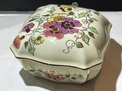 Vintage Zsolnay Porcelain Jewelry/Trinket Box 4 1/4" Hand-painted in VG Preowned Condition.