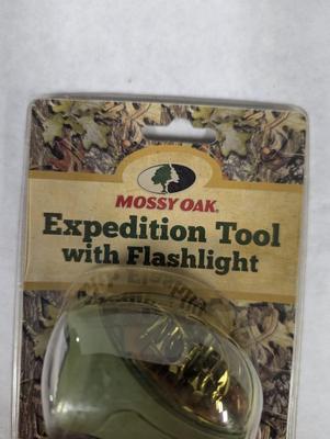 Mossy Oak Expedition Tool With Flashlight