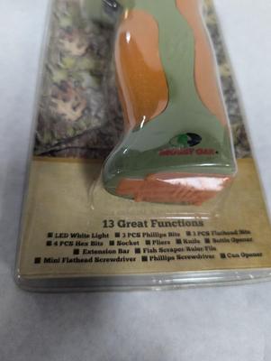 Mossy Oak Expedition Tool With Flashlight