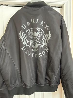 Lot B. Nylon Zipper Jacket. XL