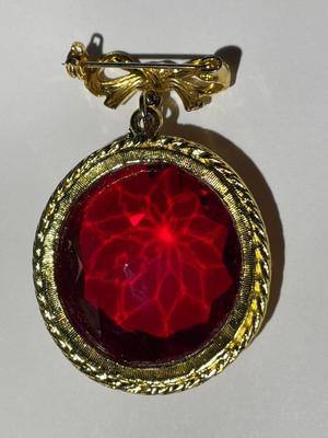Vintage Large Red Colored Stone Costume/Fashion Pin/Brooch in Good Preowned Condition.