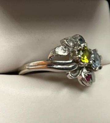 Ladies white gold ring stamped 14K