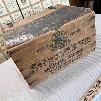 Lot 84 Seagram's whisky box