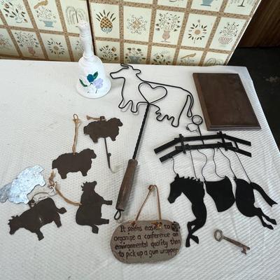 Lot 92 Cow & Horse decor