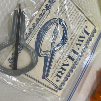 Lot 99 Tray of writing pens & other