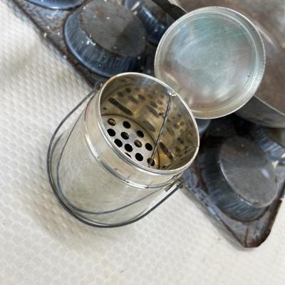 Lot 100 Graniteware & kitchenware