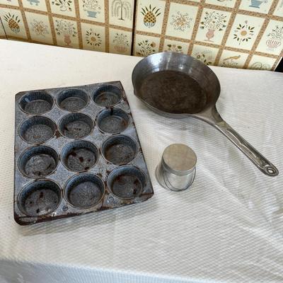 Lot 100 Graniteware & kitchenware