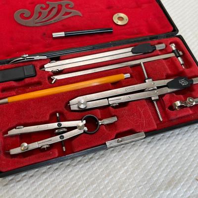 Lot 113 Drafting set