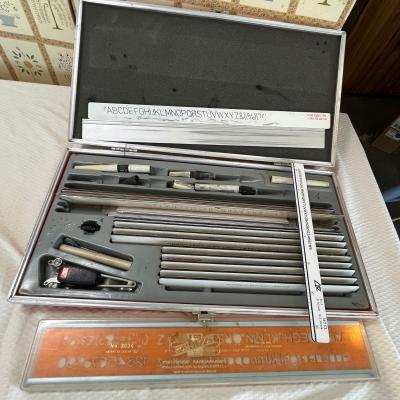 Lot 118 Lettering Stensils kit