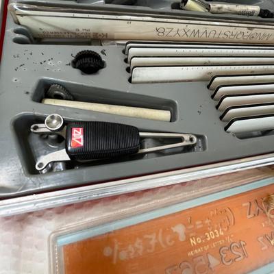 Lot 118 Lettering Stensils kit