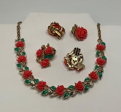 Vintage Coral/green Necklace with 2 pair of clip earrings