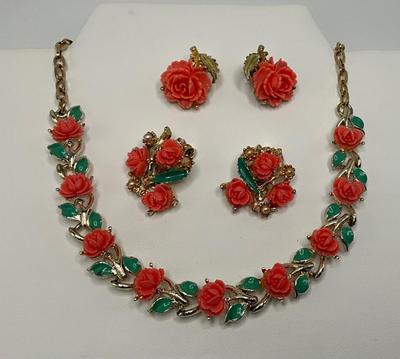 Vintage Coral/green Necklace with 2 pair of clip earrings
