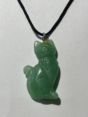 VINTAGE ASIAN JADE/JADEITE CAT CARVED PENDANT 1.5" TALL ON A BLACK CLOTH ROPE AS PICTURED.