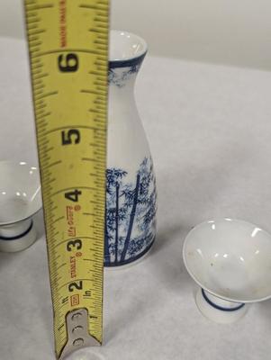 Blue & White Sake Bottle With 6 Cups