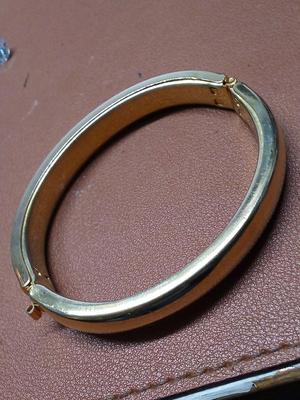 14k Hinged Bangle Bracelet weighs 18.4g