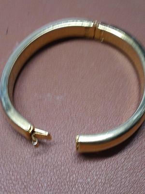 14k Hinged Bangle Bracelet weighs 18.4g