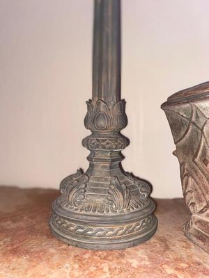 NICE ACCENT CANDLE HOLDERS AND CONTAINER W/LID