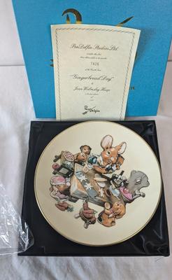 New Open Box Pendelfin Christmas Morn with Gingerbread Day Collectors Plate