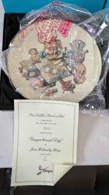 New Open Box Pendelfin Collector's Plates