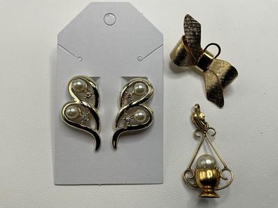 Pearl/crystal clip earrings, 2 pendents all gold tones