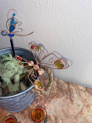 CUTE LITTLE BUGS & FROG IN GALVANIZED CAN, WITH TEA LIGHT CANDLE HOLDERS & POLISHED ROCKS