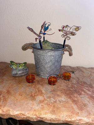 CUTE LITTLE BUGS & FROG IN GALVANIZED CAN, WITH TEA LIGHT CANDLE HOLDERS & POLISHED ROCKS