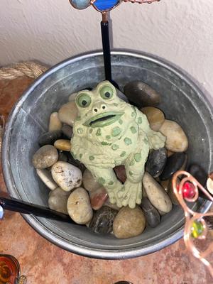 CUTE LITTLE BUGS & FROG IN GALVANIZED CAN, WITH TEA LIGHT CANDLE HOLDERS & POLISHED ROCKS
