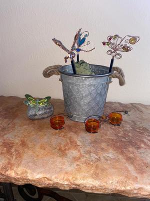CUTE LITTLE BUGS & FROG IN GALVANIZED CAN, WITH TEA LIGHT CANDLE HOLDERS & POLISHED ROCKS