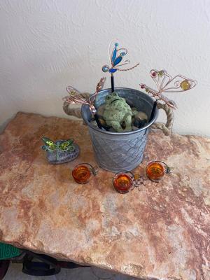CUTE LITTLE BUGS & FROG IN GALVANIZED CAN, WITH TEA LIGHT CANDLE HOLDERS & POLISHED ROCKS