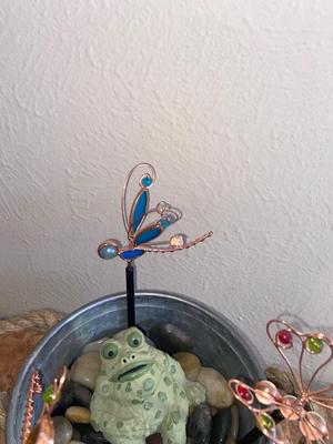 CUTE LITTLE BUGS & FROG IN GALVANIZED CAN, WITH TEA LIGHT CANDLE HOLDERS & POLISHED ROCKS